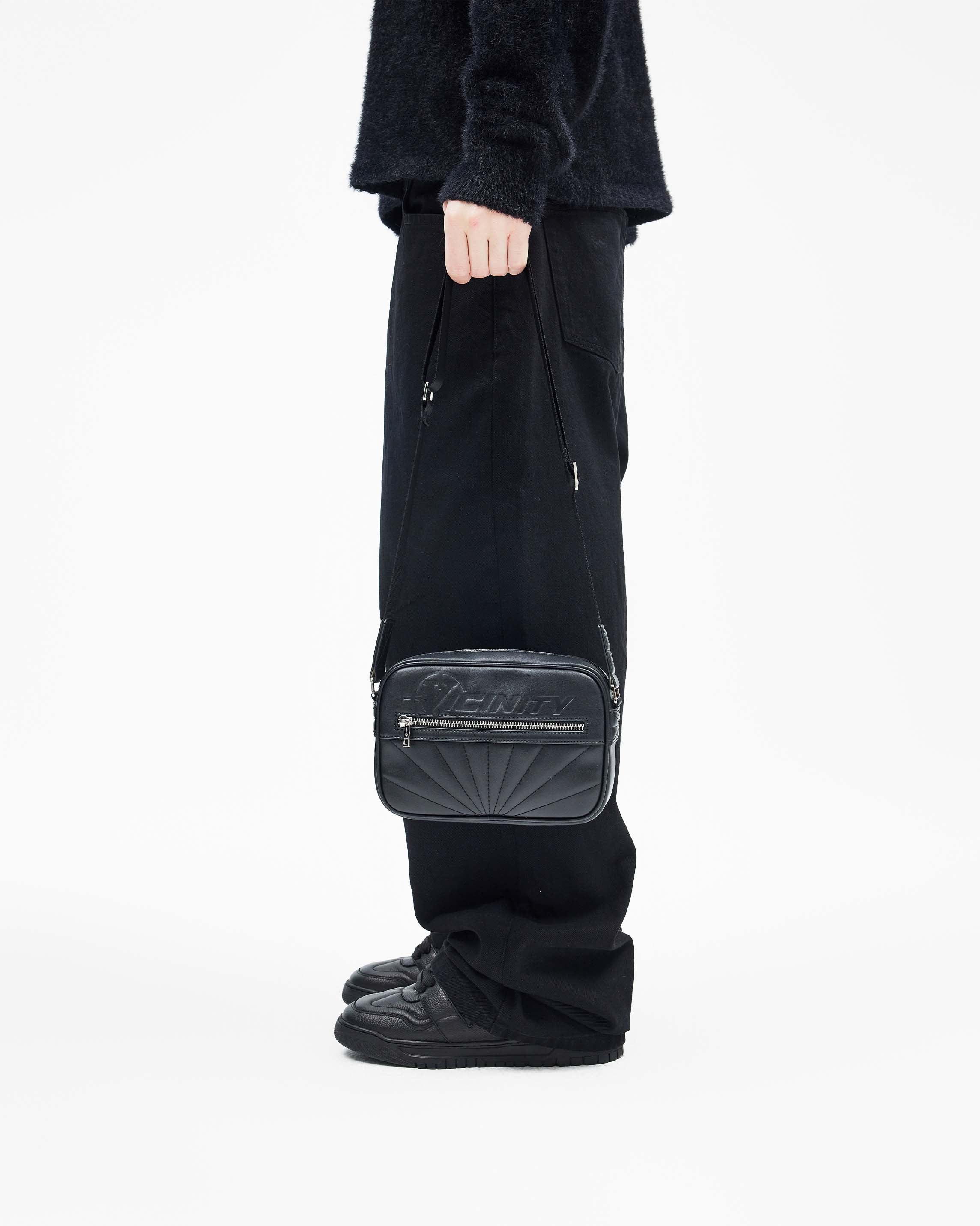 DEBOSSED LOGO SHOULDER BAG - BLACK - Image 5