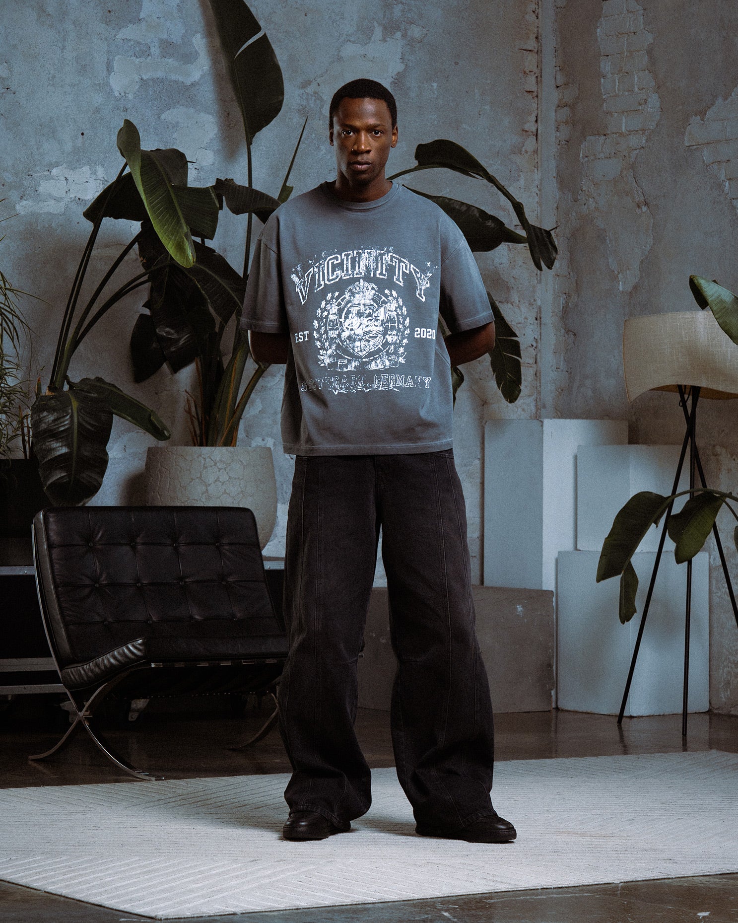 EMBLEM TEE ANTHRACITE - Image 2