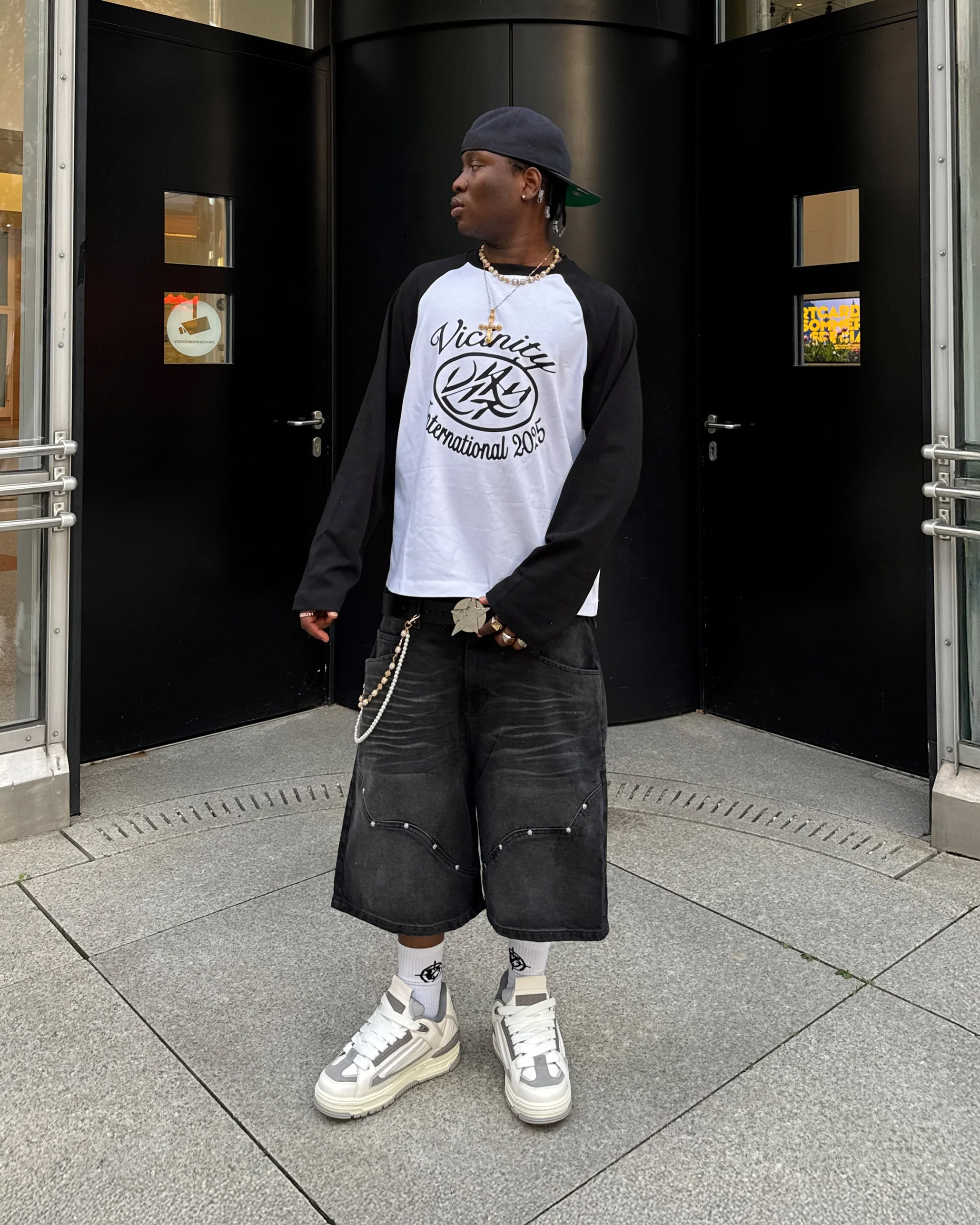 INTERNATIONAL LONGSLEEVE BLACK/WHITE - Image 2